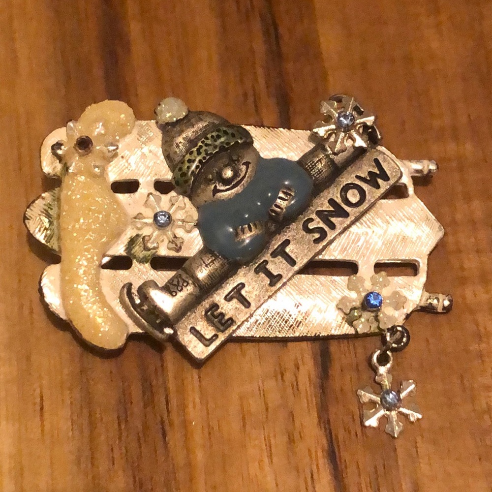 ☃️ Let it Snow Brooch Pin ☃️